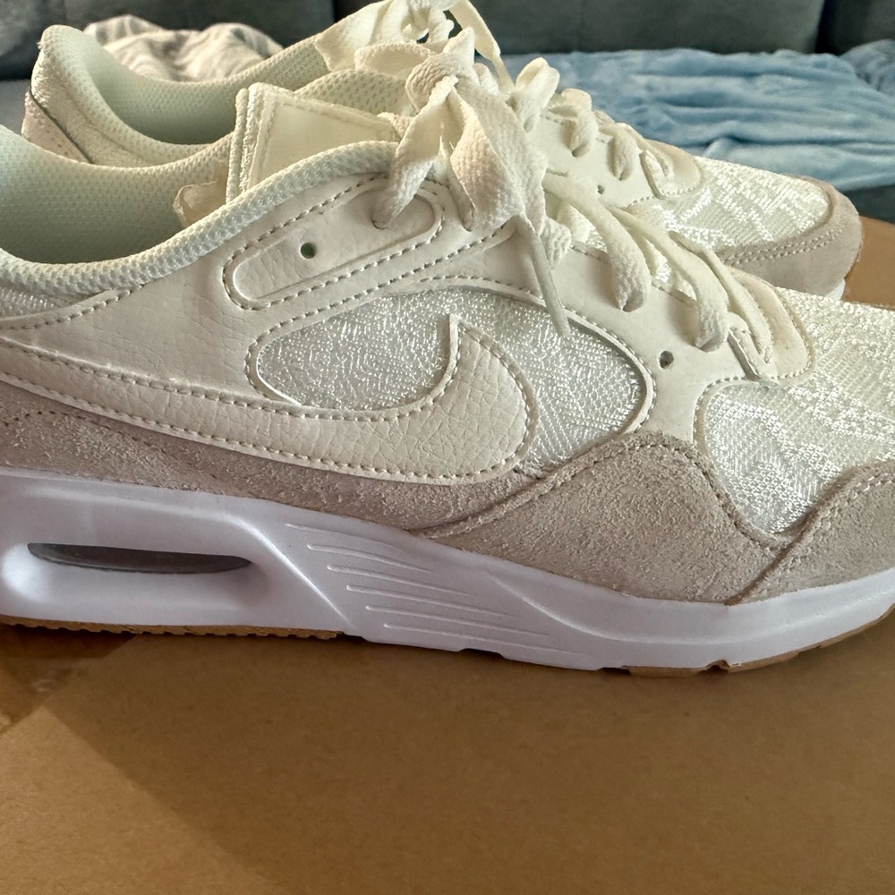 Nike Cream and White Textured Sneakers - new, no box